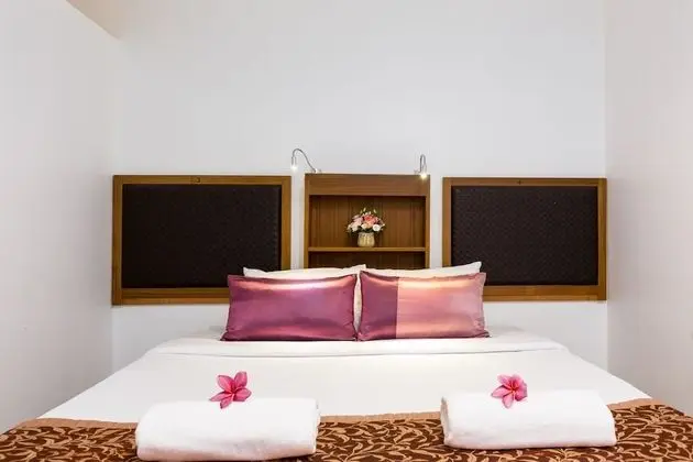 Deluxe Suite (2 Adults and 1 Child under 6 years old sleeping for free in existing beds)