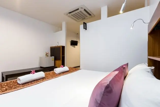 Deluxe Suite (2 Adults and 1 Child under 6 years old sleeping for free in existing beds)