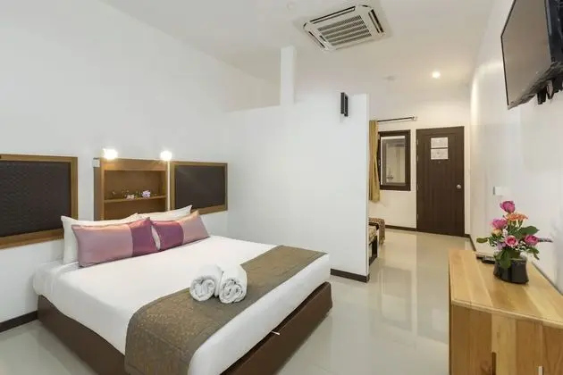 Deluxe Suite (2 Adults and 1 Child under 6 years old sleeping for free in existing beds)