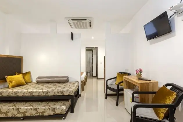 Deluxe Triple Suite (3 adults and 1 child under 6 years old sleeping for free in existing beds)