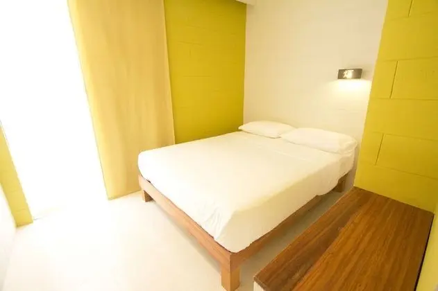Queen Room with Window