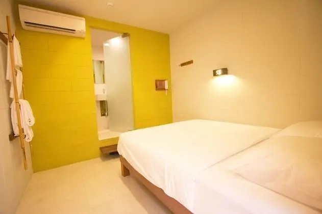 Queen Room without Window
