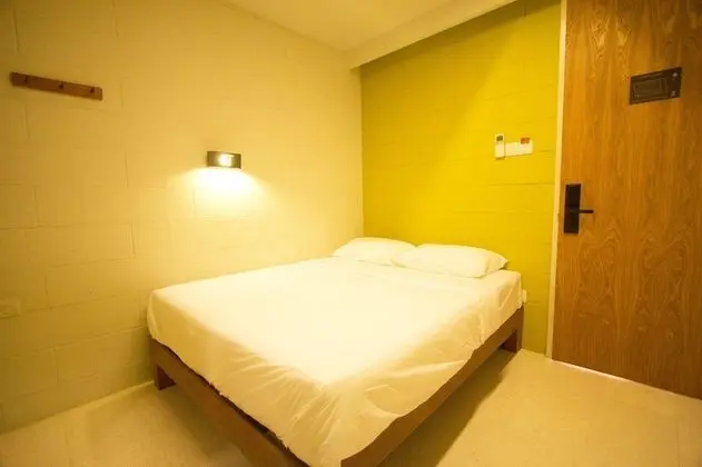 Queen Room without Window