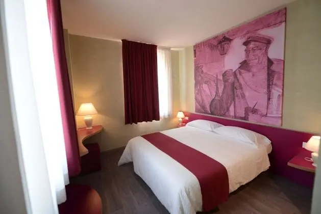 Basic Tek Büyük veya İki Ayrı Yataklı Oda