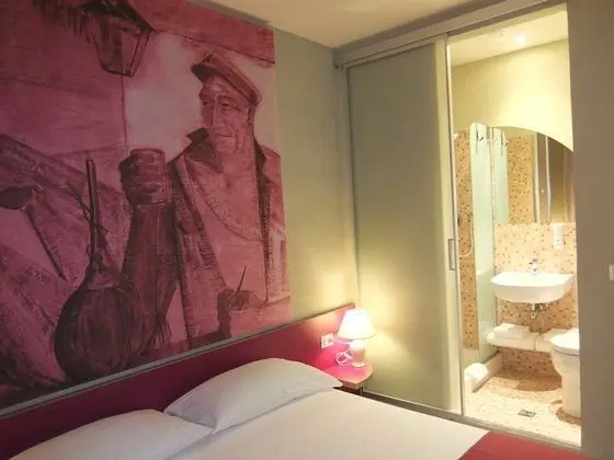 Basic Tek Büyük veya İki Ayrı Yataklı Oda