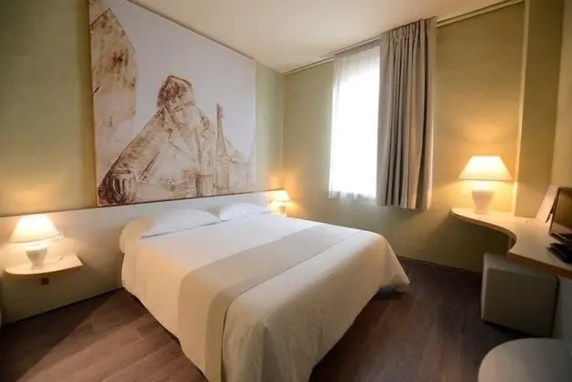 Standard Tek Büyük veya İki Ayrı Yataklı Oda