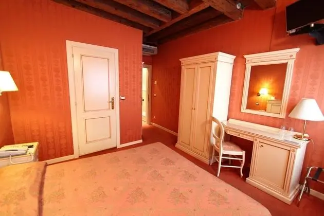 Classic Tek Büyük Yataklı Oda