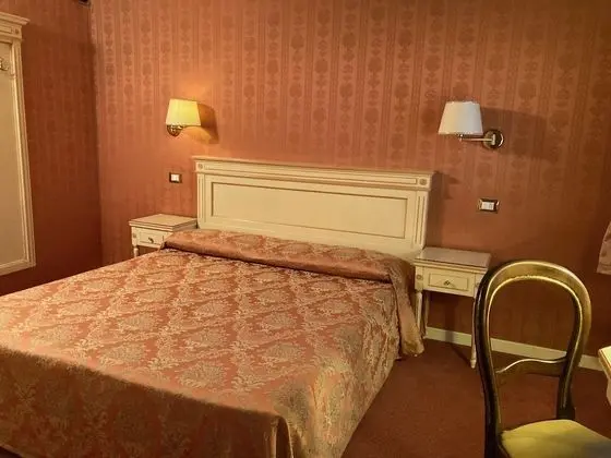 Standard Tek Büyük Yataklı Oda