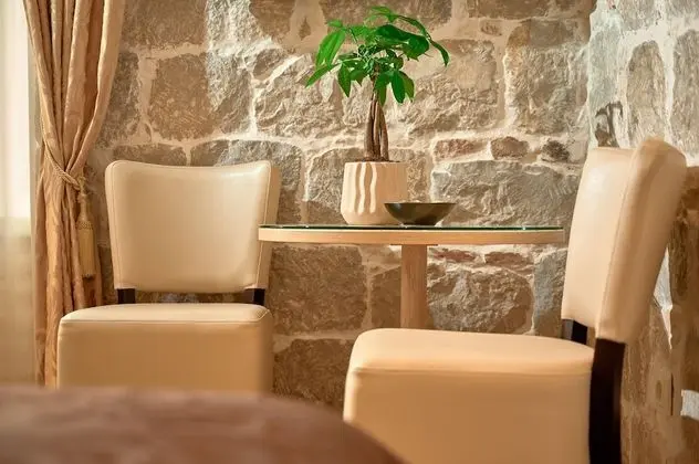 Standard Tek Büyük veya İki Ayrı Yataklı Oda, Avlu Manzaralı