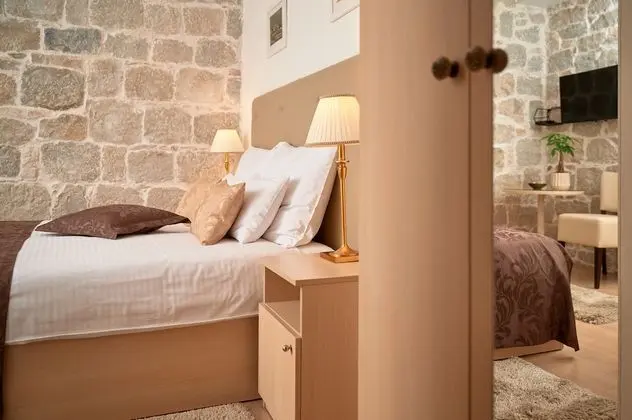 Standard Tek Büyük veya İki Ayrı Yataklı Oda, Avlu Manzaralı