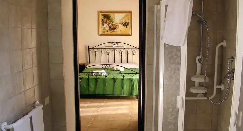 Elite Tek Büyük Yataklı Oda, 1 Büyük (Queen) Boy Yatak, Engellilere Uygun (3)