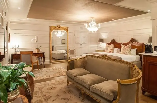 Luxury Oda