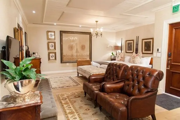 Luxury Oda