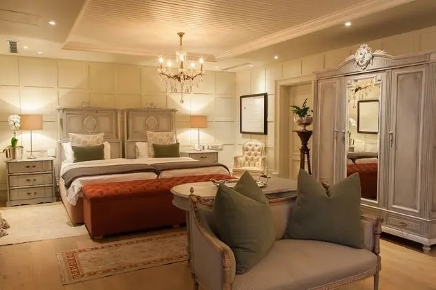 Luxury Oda