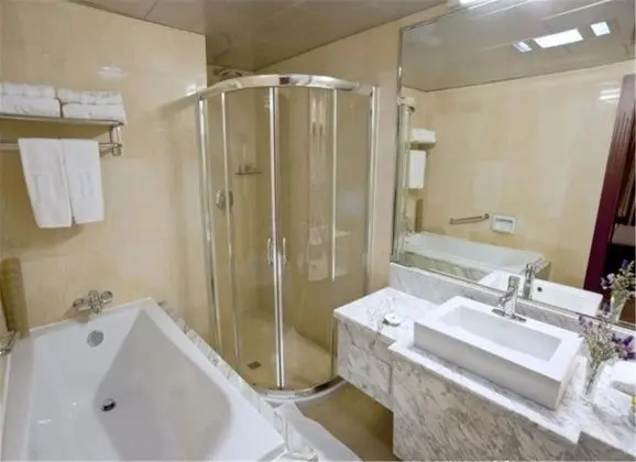 Deluxe Tek Büyük Yataklı Oda