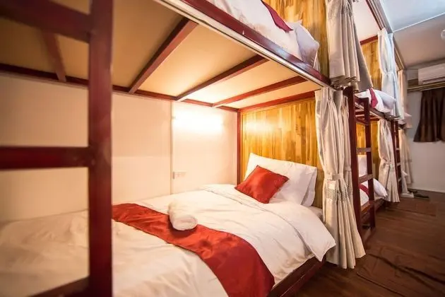 14-Bed Mixed Dormitory