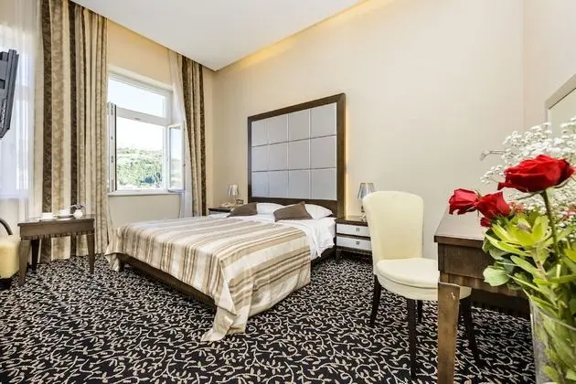 Superior Tek Büyük Yataklı Oda, Marina Manzaralı