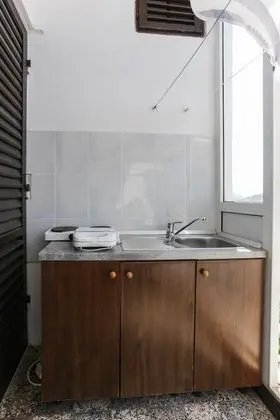 Stüdyo (Studio Apartment with Balcony and Sea)