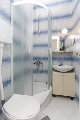 Stüdyo (Studio Apartment with Balcony and Sea)