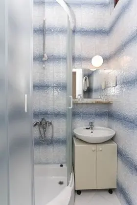 Stüdyo (Studio Apartment with Balcony and Sea)