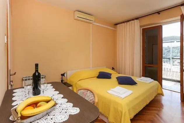 Tek Büyük Yataklı Oda (Double Room with Balcony and Sea View)