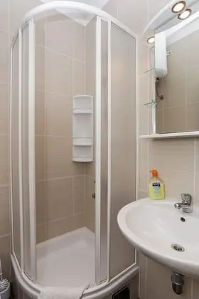 Tek Büyük Yataklı Oda (Double Room with Balcony and Sea View)