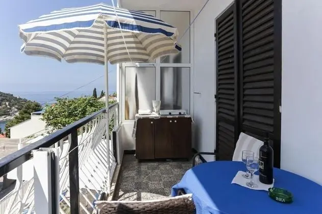 Tek Büyük Yataklı Oda (Double Room with Balcony and Sea View)