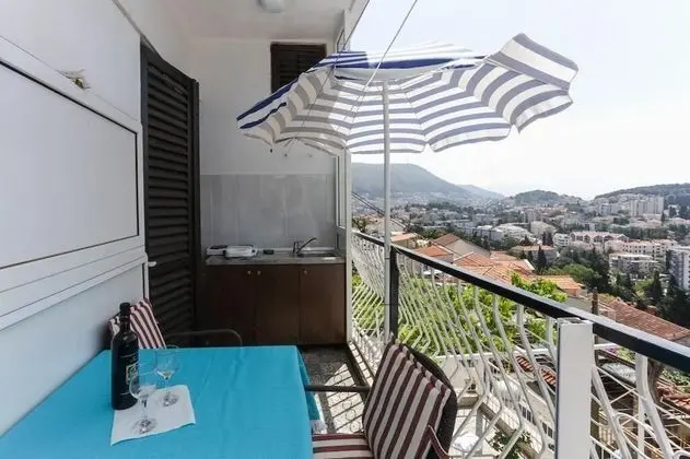 Tek Büyük Yataklı Oda (Double Room with Balcony and Sea View)