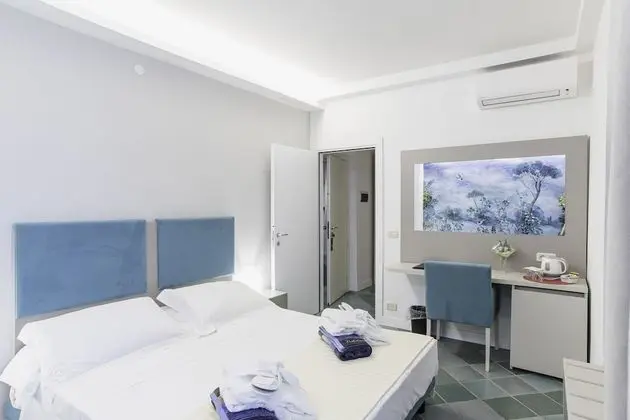 Tek Büyük Yataklı Oda, Balkon, Liman Manzaralı