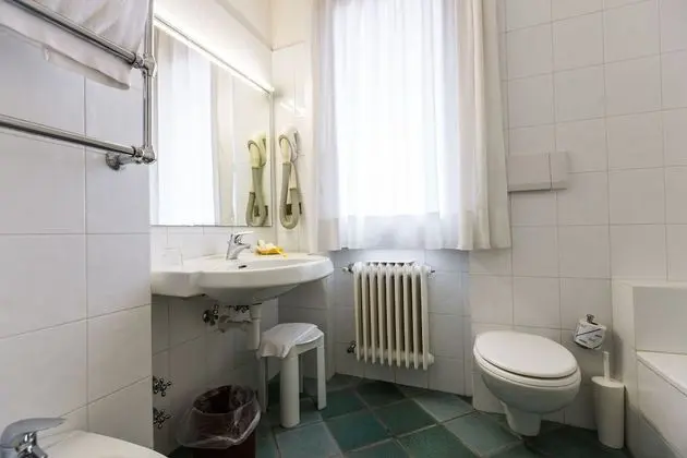 Tek Büyük Yataklı Oda, Balkon, Liman Manzaralı