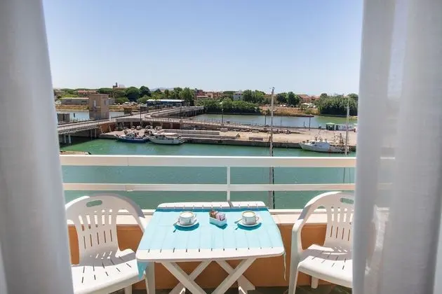 Tek Büyük Yataklı Oda, Balkon, Liman Manzaralı
