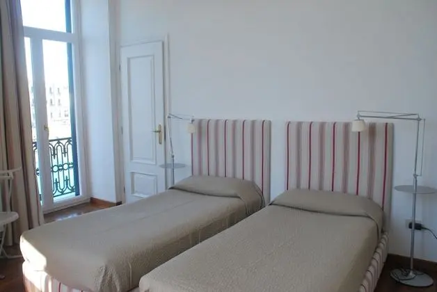 Tek Büyük veya İki Ayrı Yataklı Oda, Balkon, Deniz Manzaralı