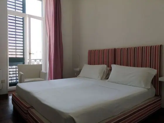 Tek Büyük veya İki Ayrı Yataklı Oda, Balkon, Deniz Manzaralı