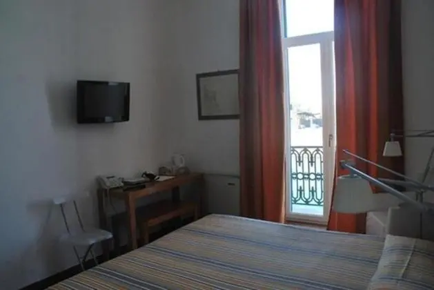 Tek Büyük veya İki Ayrı Yataklı Oda, Balkon, Deniz Manzaralı