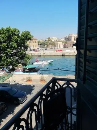 Tek Büyük Yataklı Oda, Balkon