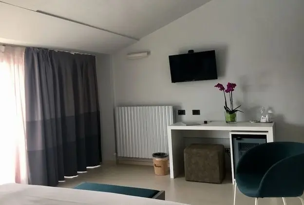 Tek Büyük veya İki Ayrı Yataklı Oda, Göl Manzaralı (No Lift)