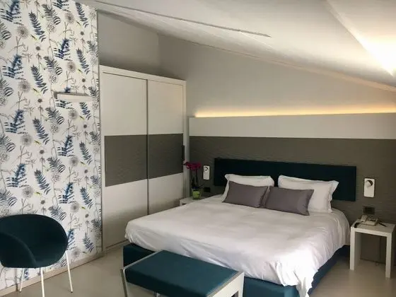 Tek Büyük veya İki Ayrı Yataklı Oda (No Lift)