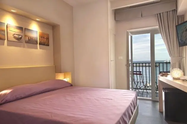 Dört Kişilik Oda, Balkon, Deniz Manzaralı