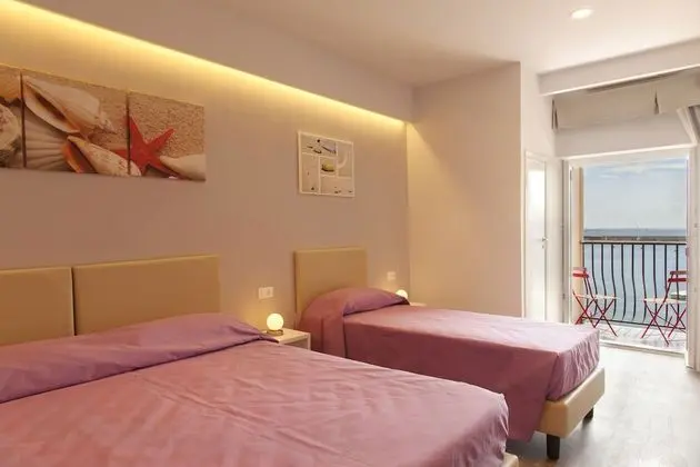 Dört Kişilik Oda, Balkon, Deniz Manzaralı