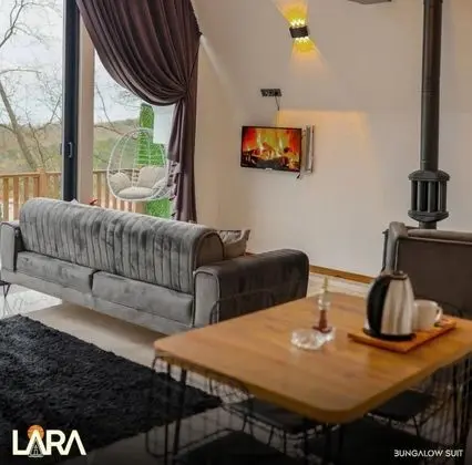 Lara Bungalov