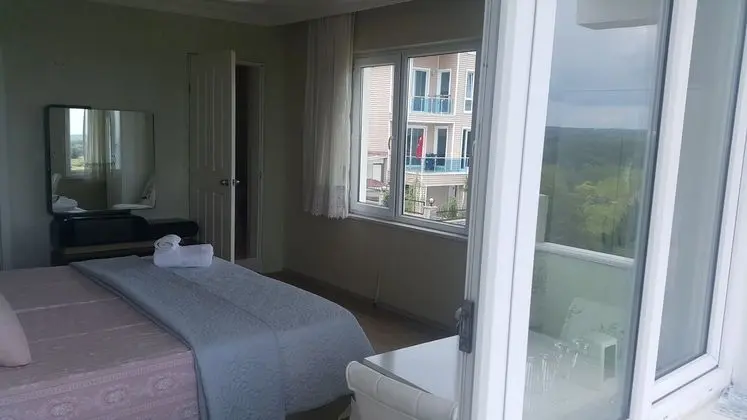 nehir  ve orman manzaralı