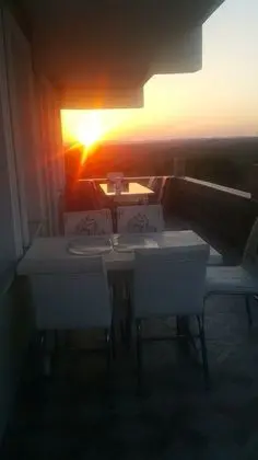 nehir  ve orman manzaralı