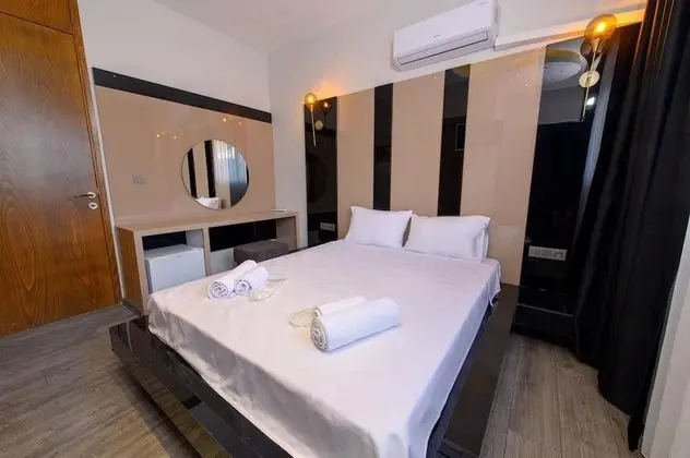 Standart Oda, Kara veya Havuz Manzaralı, Büyük Yataklı