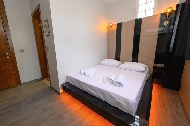 Standart Oda, Kara veya Havuz Manzaralı, Büyük Yataklı
