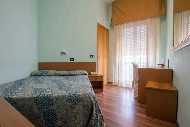 Üç Kişilik Oda