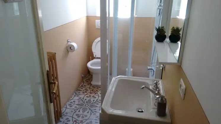 İki Ayrı Yataklı Oda, Ortak Banyo (Bunk Bed)