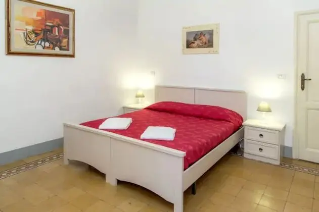 Tek Büyük veya İki Ayrı Yataklı Oda, Ortak Banyo