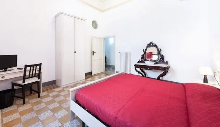 Tek Büyük veya İki Ayrı Yataklı Oda, Ortak Banyo
