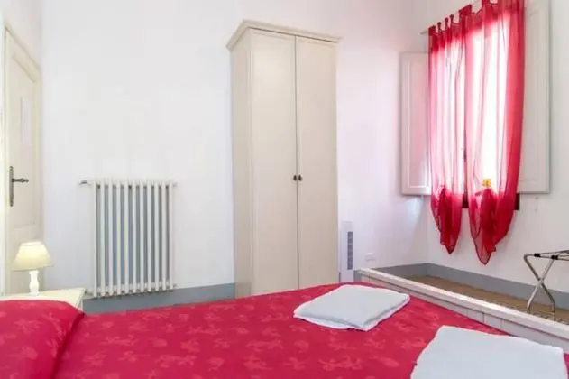 Tek Büyük veya İki Ayrı Yataklı Oda, Ortak Banyo