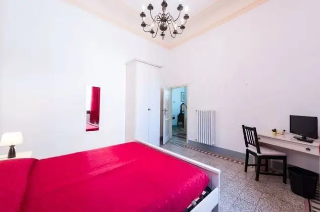 Tek Büyük veya İki Ayrı Yataklı Oda, Ortak Banyo